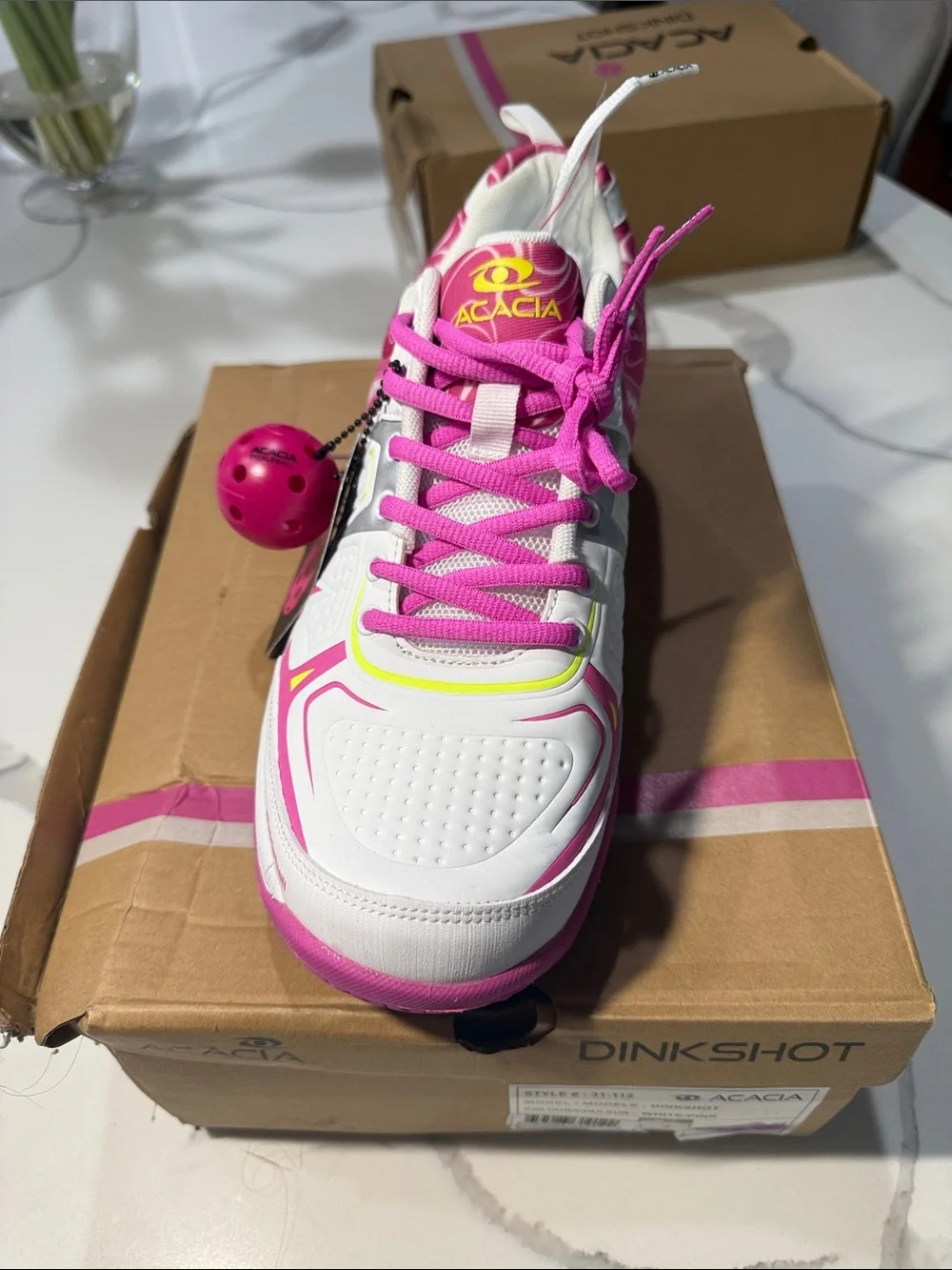acacia Dinkshot Women's Low-Top Athletic Sneakers in White & Pink size 12